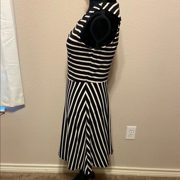 Old Navy Striped Black and White Sleeveless Dress - Picture 3 of 9